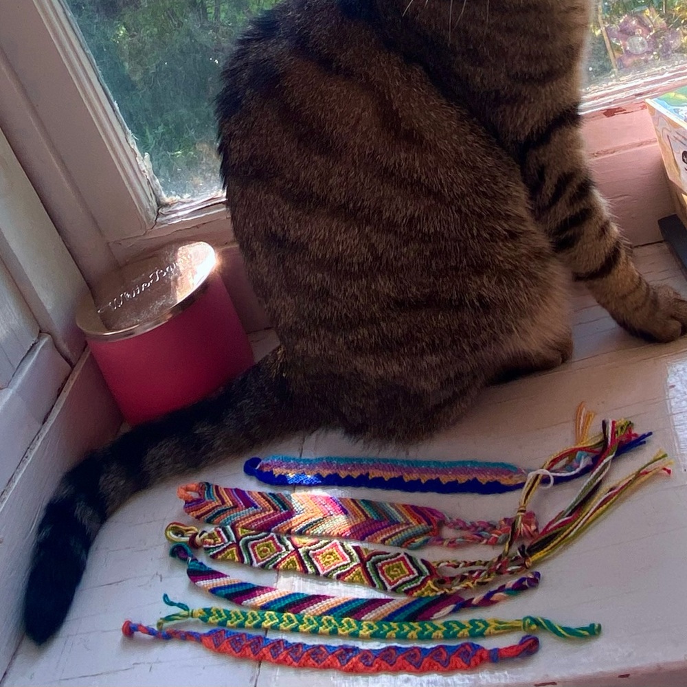 CUSTOMIZABLE STRING FRIENDSHIP BRACELETS!